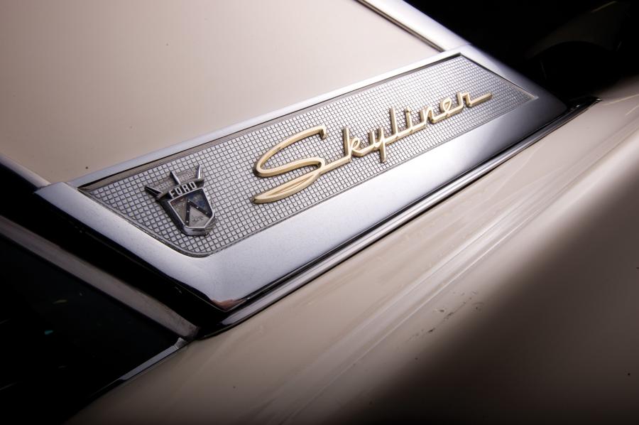  Ford Fairlane Skyliner Retractable Hardtop 1958 года  (фото 2 из 9)